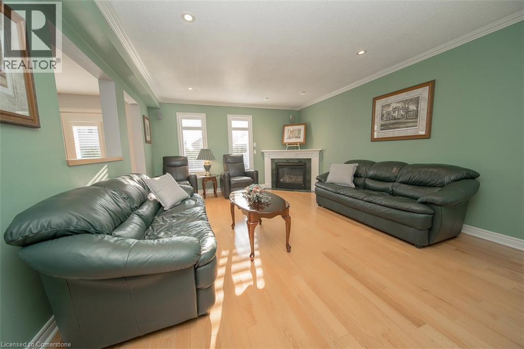 Photo 11 of 45 Goodman Crescent, St Catharines ON