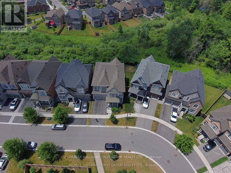 Photo 9 of 16 Beaverdams Drive, Whitby ON