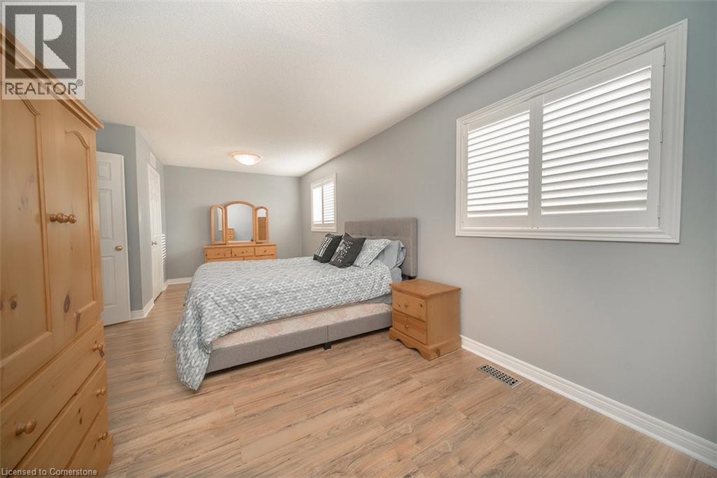 Photo 15 of 45 Goodman Crescent, St Catharines ON