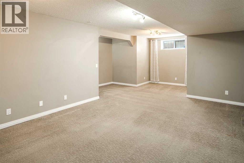 Single Family House for Sale in  Country Hills Park NW Country Hills Calgary 