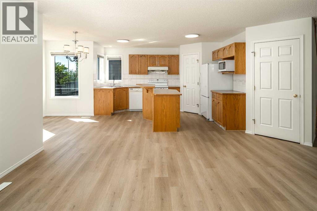 Single Family House for Sale in  Country Hills Park NW Country Hills Calgary 