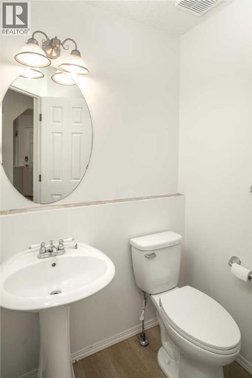 Single Family House for Sale in  Country Hills Park NW Country Hills Calgary 