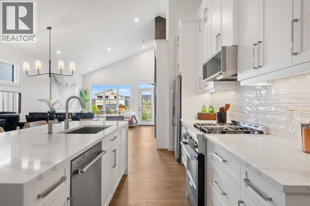 Single Family House Bungalow for Sale in  Mitchell Heath NW Glacier Ridge Calgary 