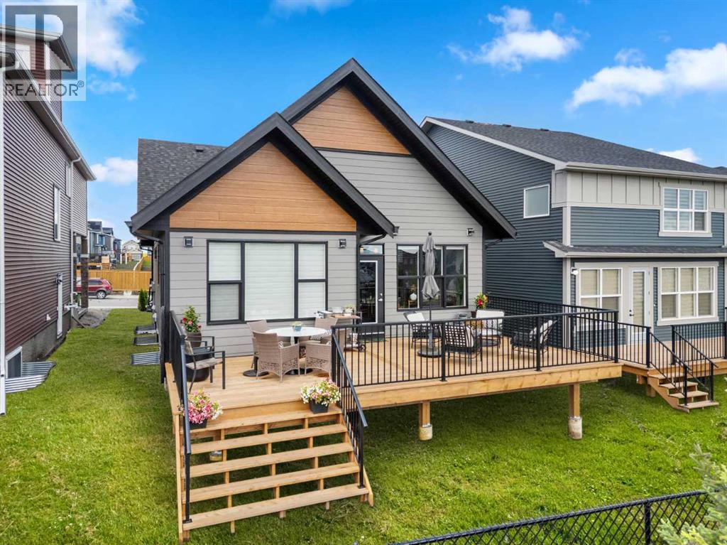 Single Family House Bungalow for Sale in  Mitchell Heath NW Glacier Ridge Calgary 