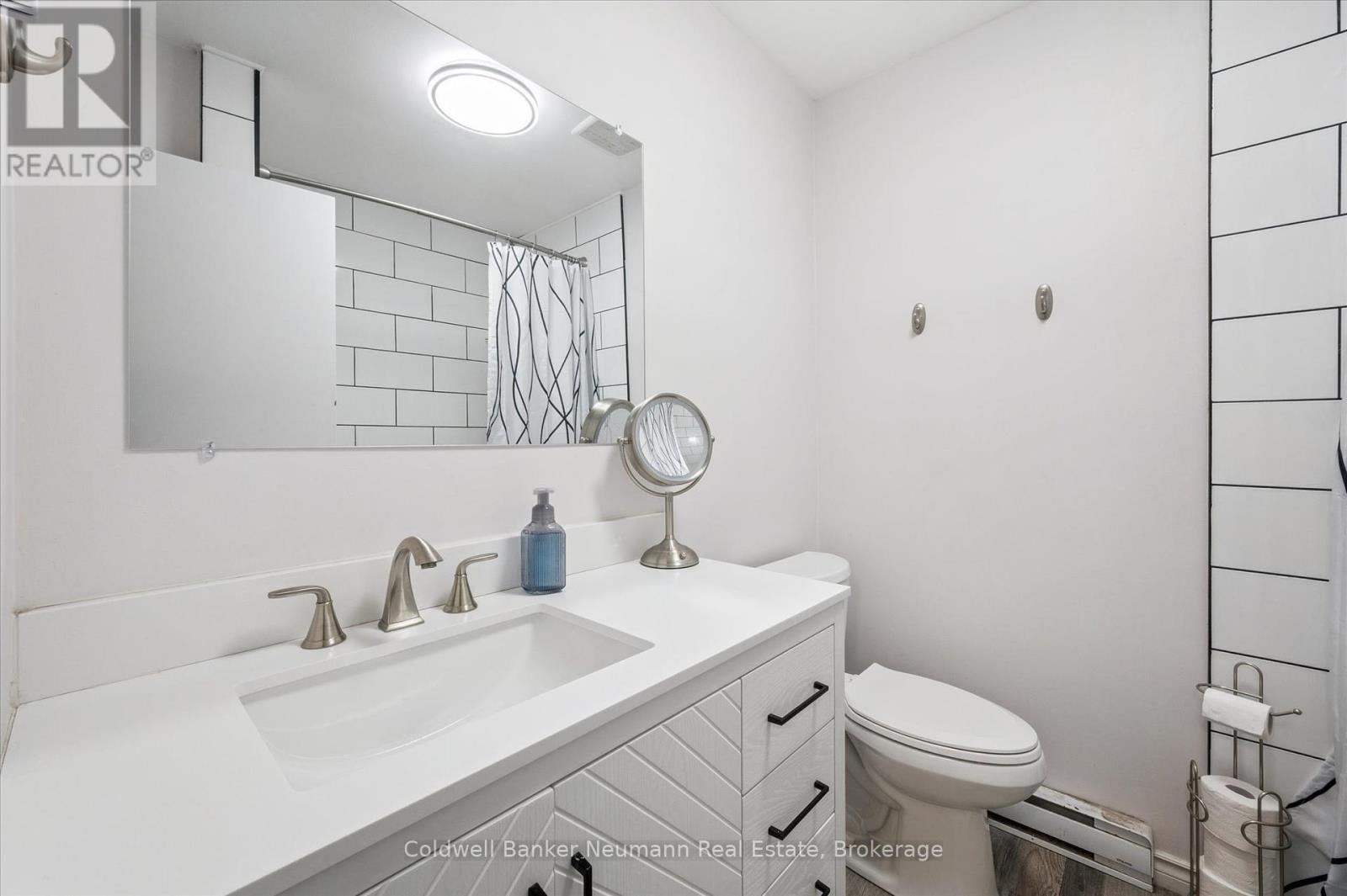 Photo 8 of 14 453 Albert Street, Waterloo ON