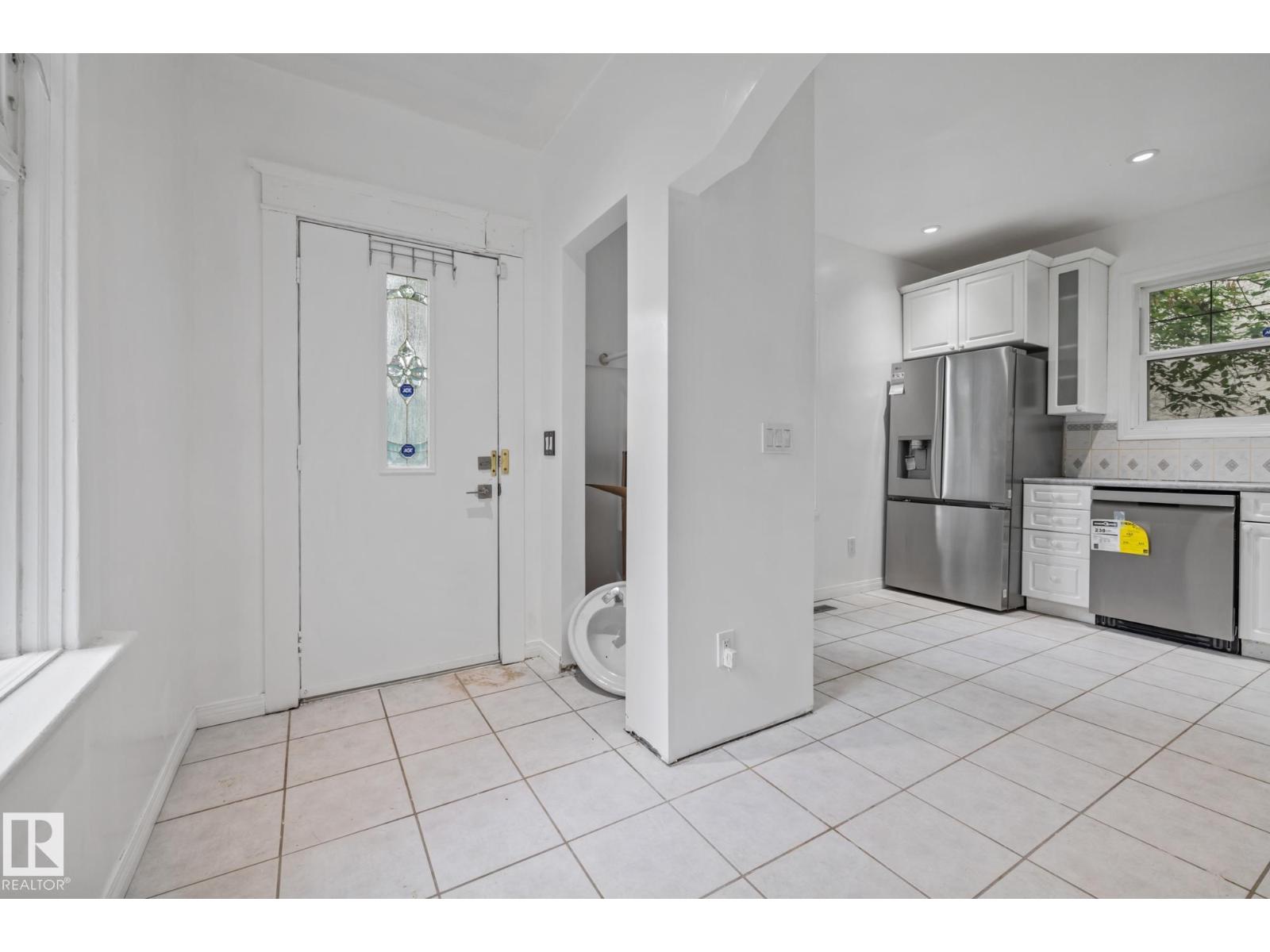 Photo 1 of 11843 96 St Nw, Edmonton AB