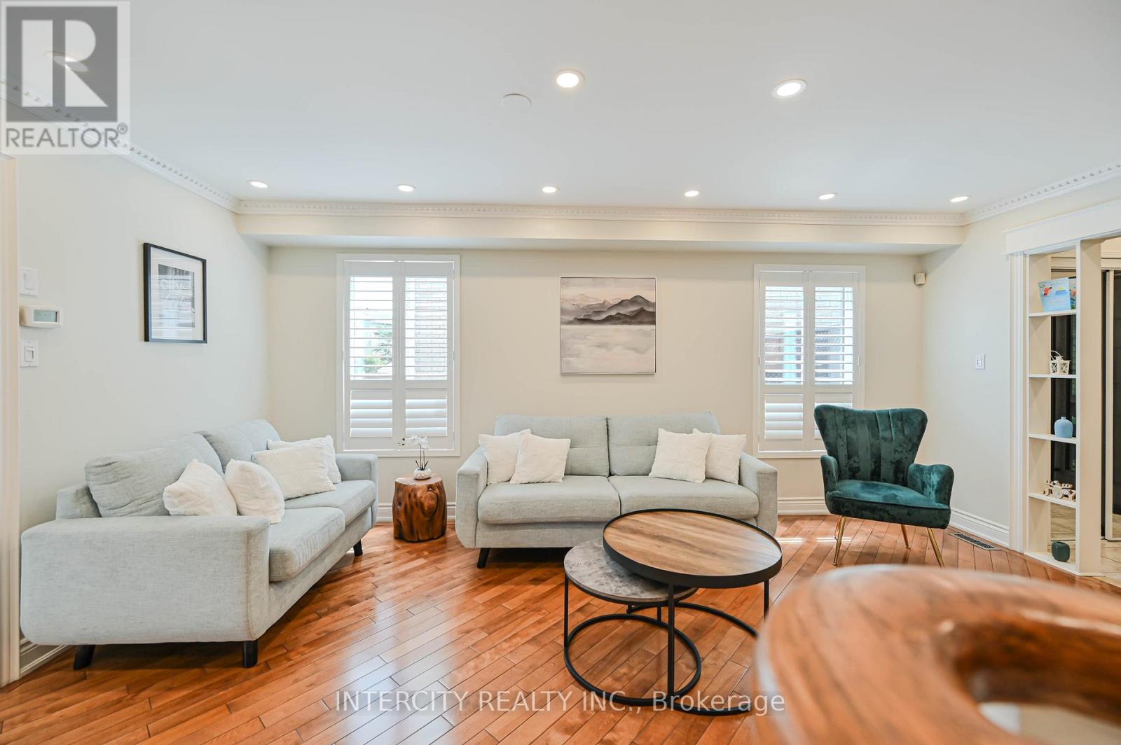 Photo 32 of 11 Allangrove Drive, Brampton ON