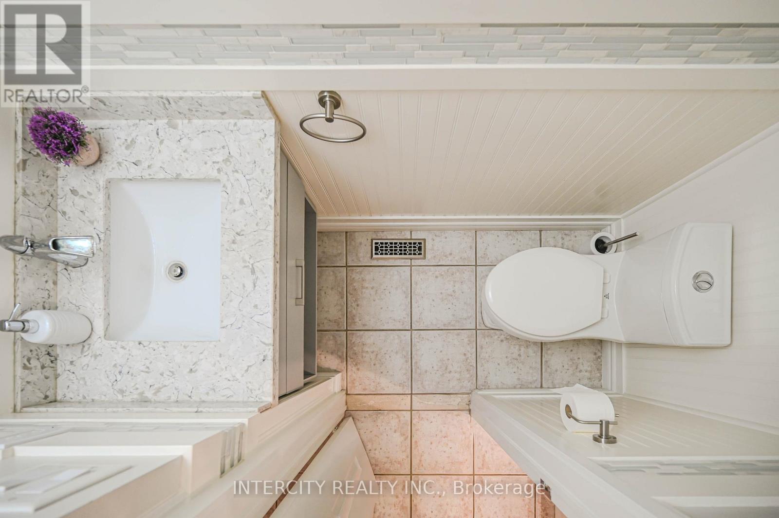 Photo 9 of 11 Allangrove Drive, Brampton ON