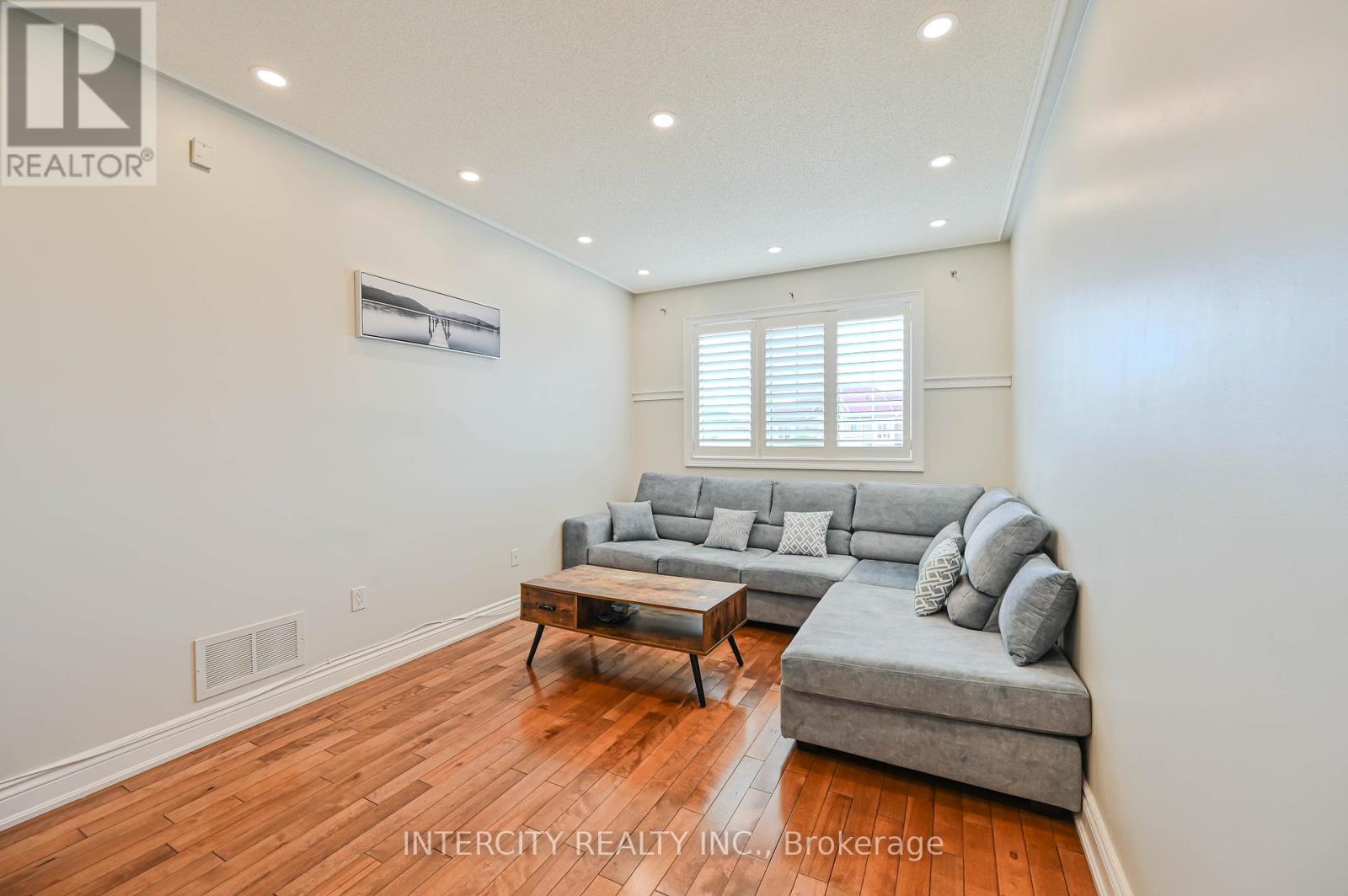 Photo 11 of 11 Allangrove Drive, Brampton ON