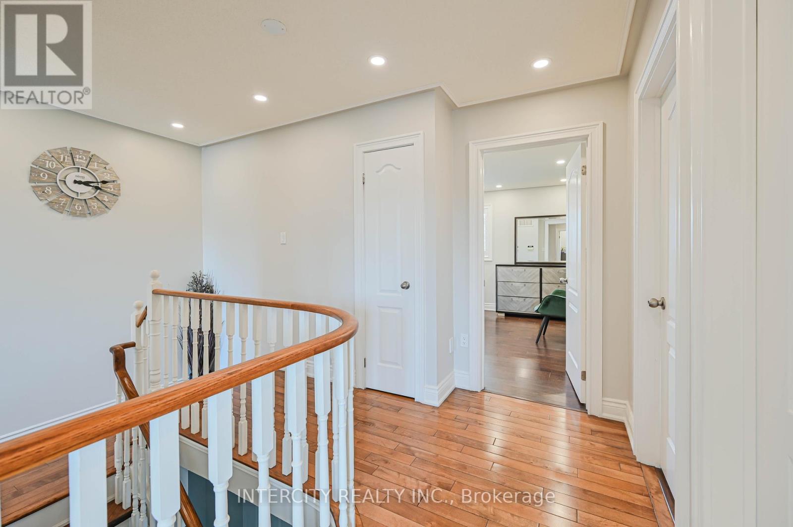 Photo 2 of 11 Allangrove Drive, Brampton ON