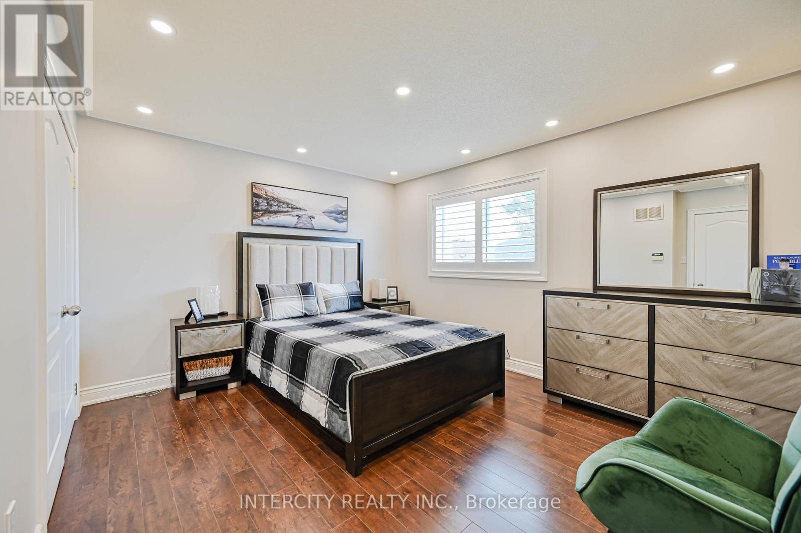 Photo 47 of 11 Allangrove Drive, Brampton ON