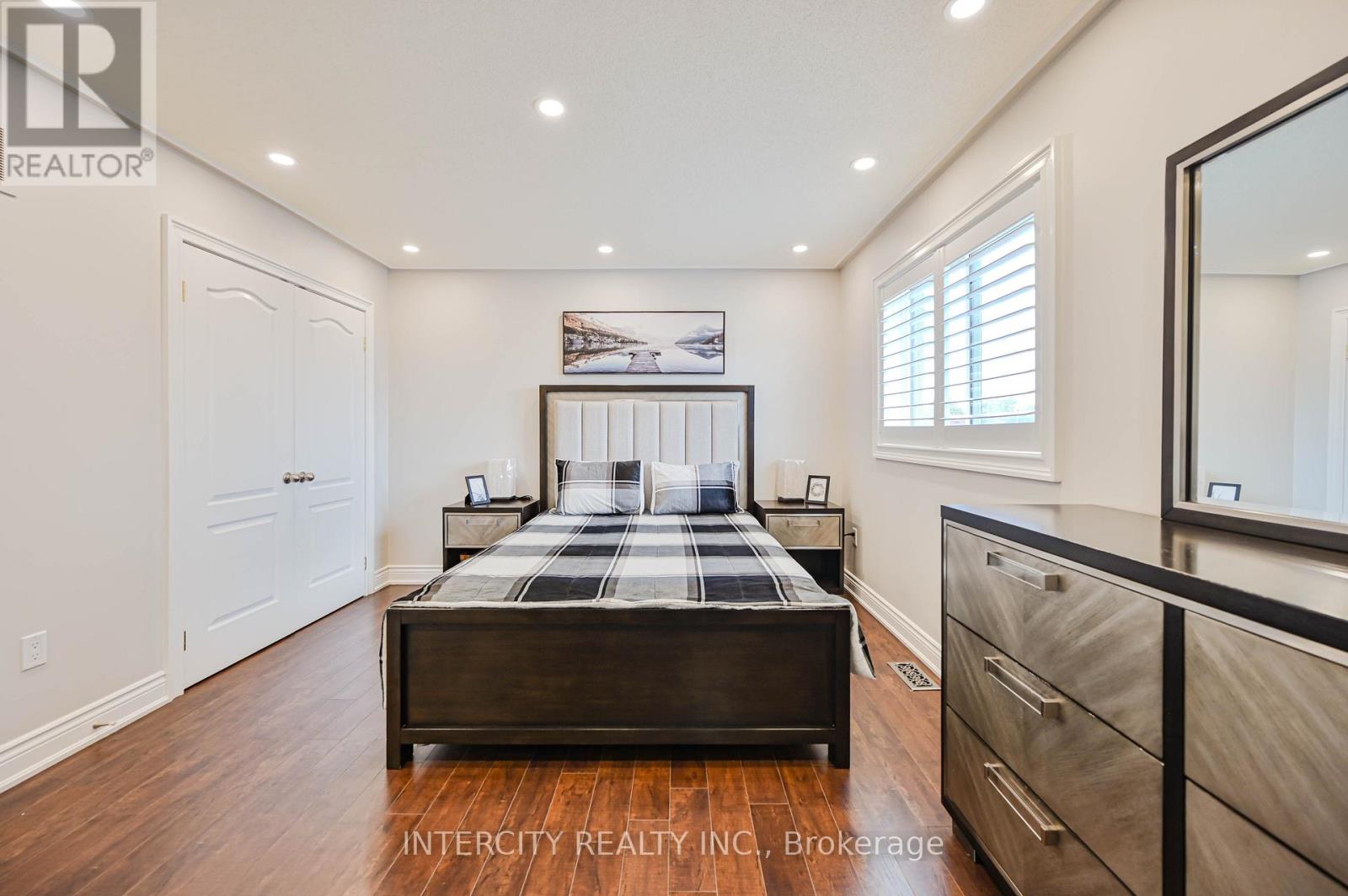 Photo 23 of 11 Allangrove Drive, Brampton ON