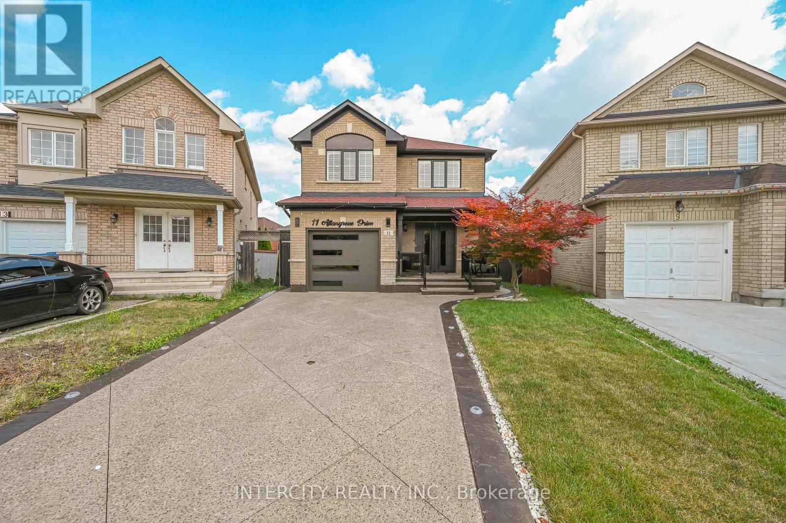 Photo 5 of 11 Allangrove Drive, Brampton ON