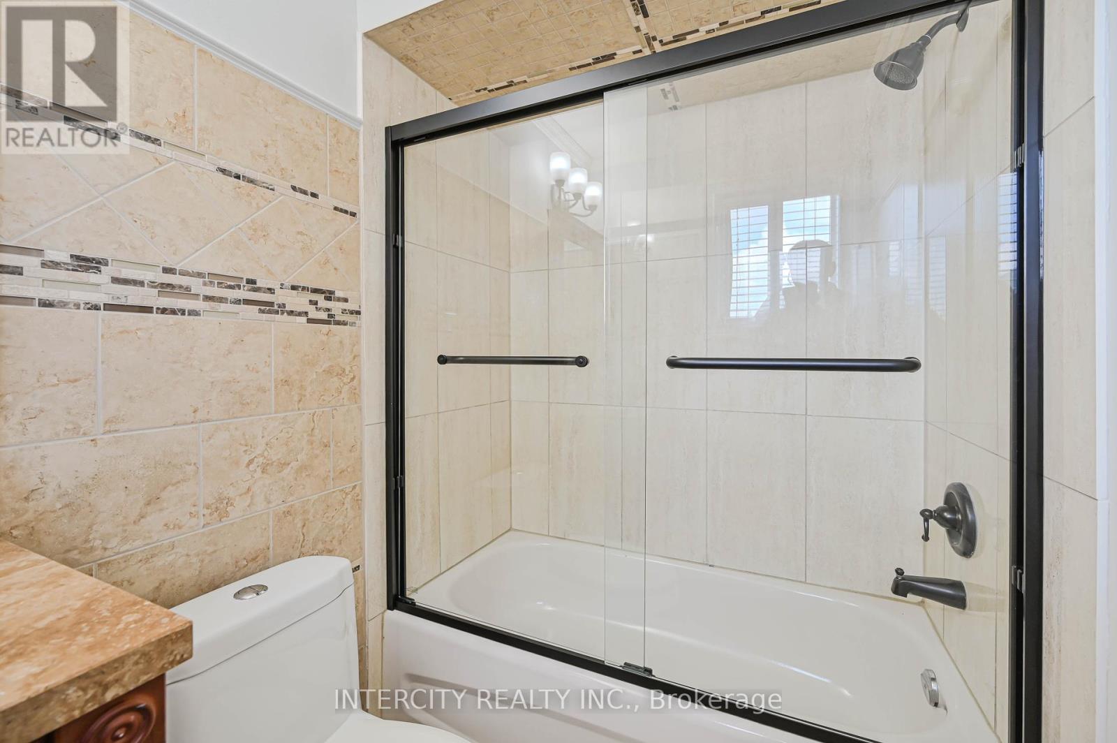 Photo 25 of 11 Allangrove Drive, Brampton ON