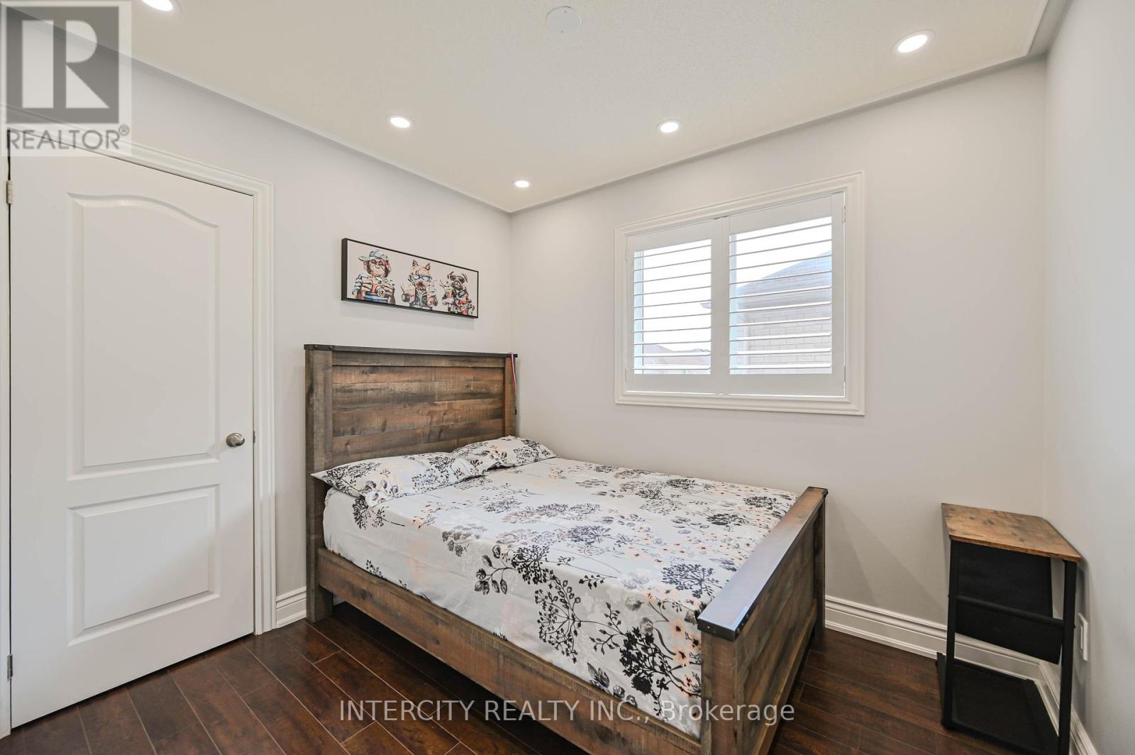 Photo 15 of 11 Allangrove Drive, Brampton ON