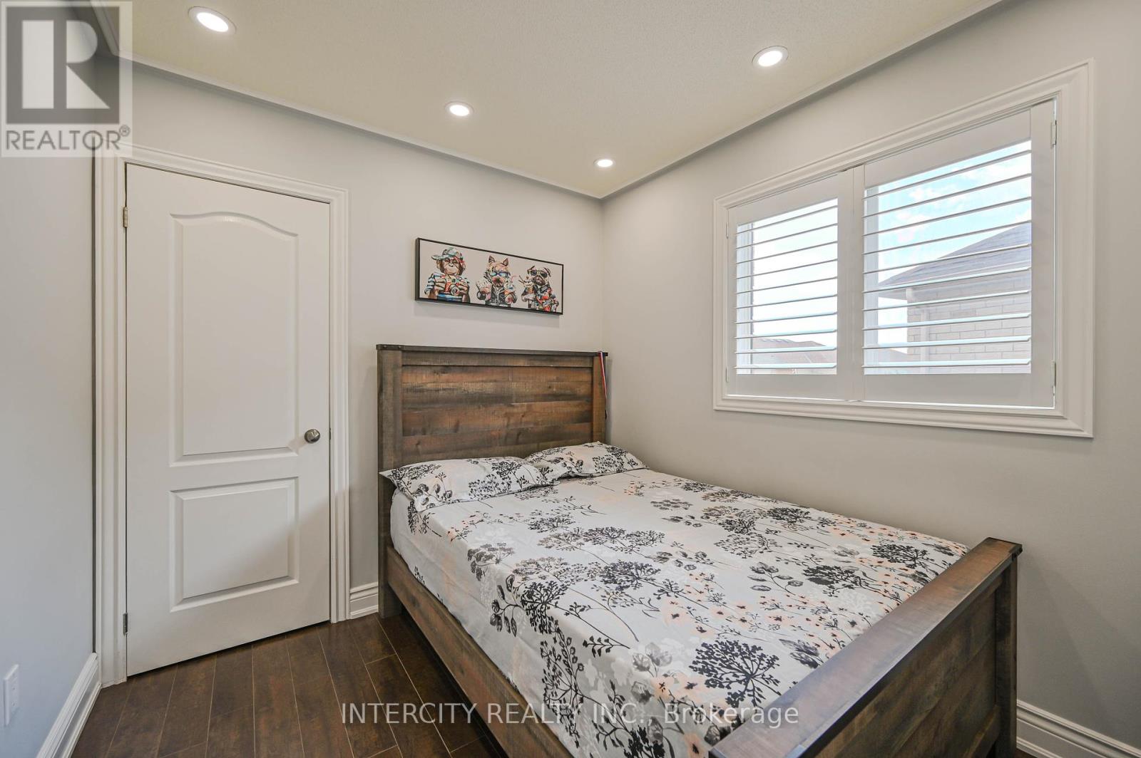 Photo 45 of 11 Allangrove Drive, Brampton ON