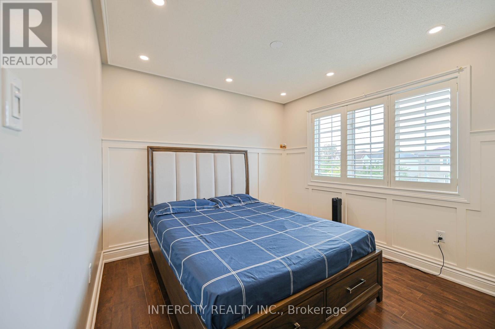Photo 24 of 11 Allangrove Drive, Brampton ON