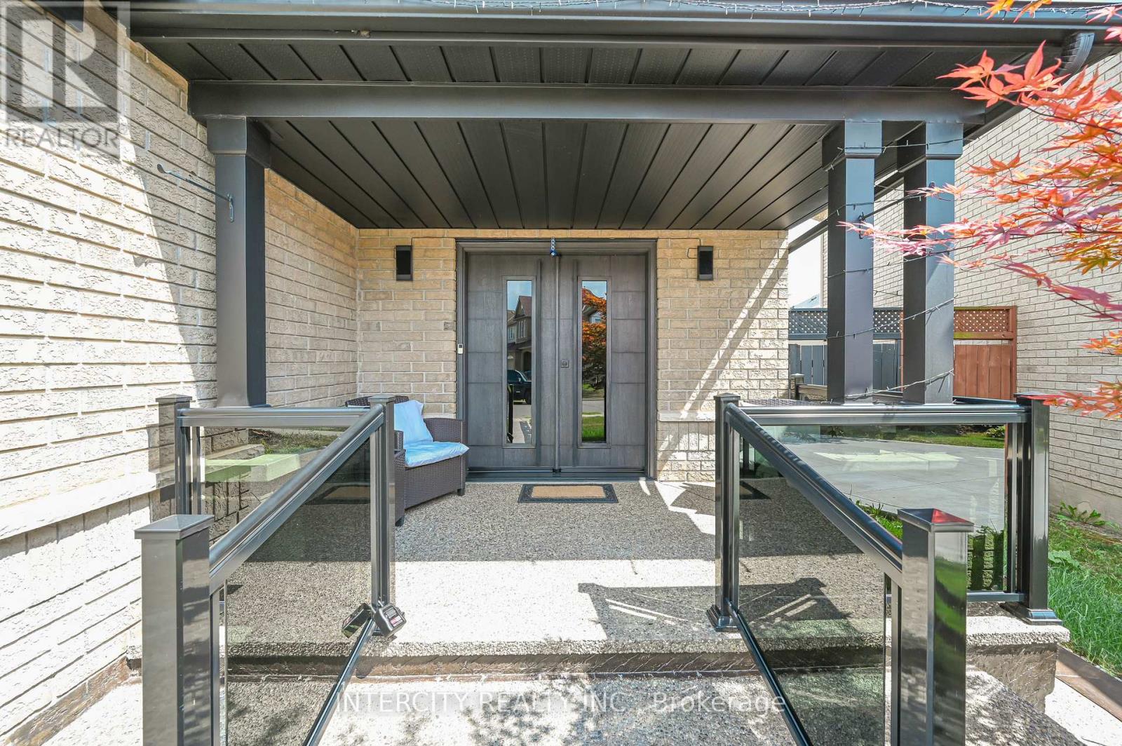 Photo 21 of 11 Allangrove Drive, Brampton ON