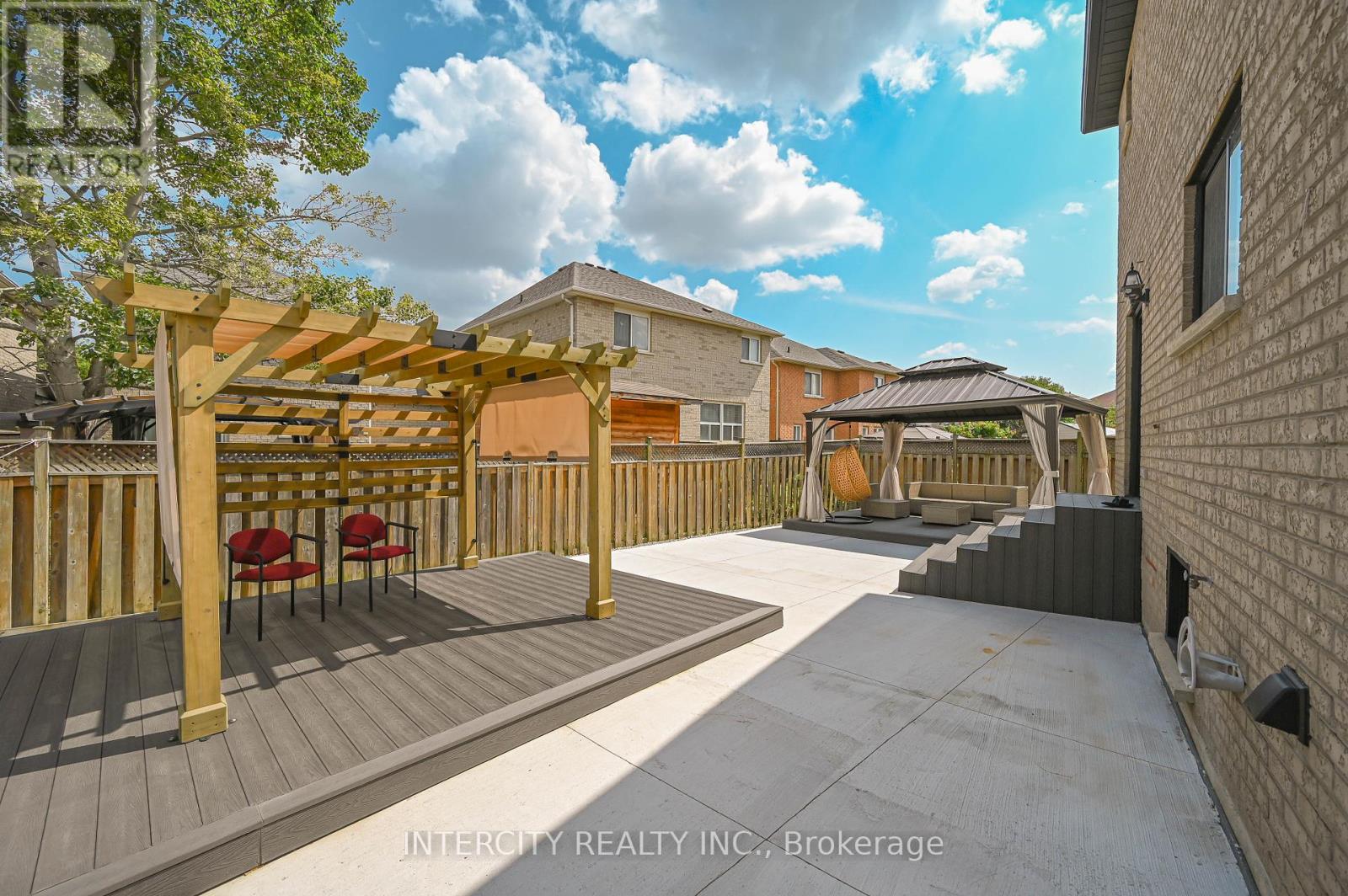 Photo 39 of 11 Allangrove Drive, Brampton ON