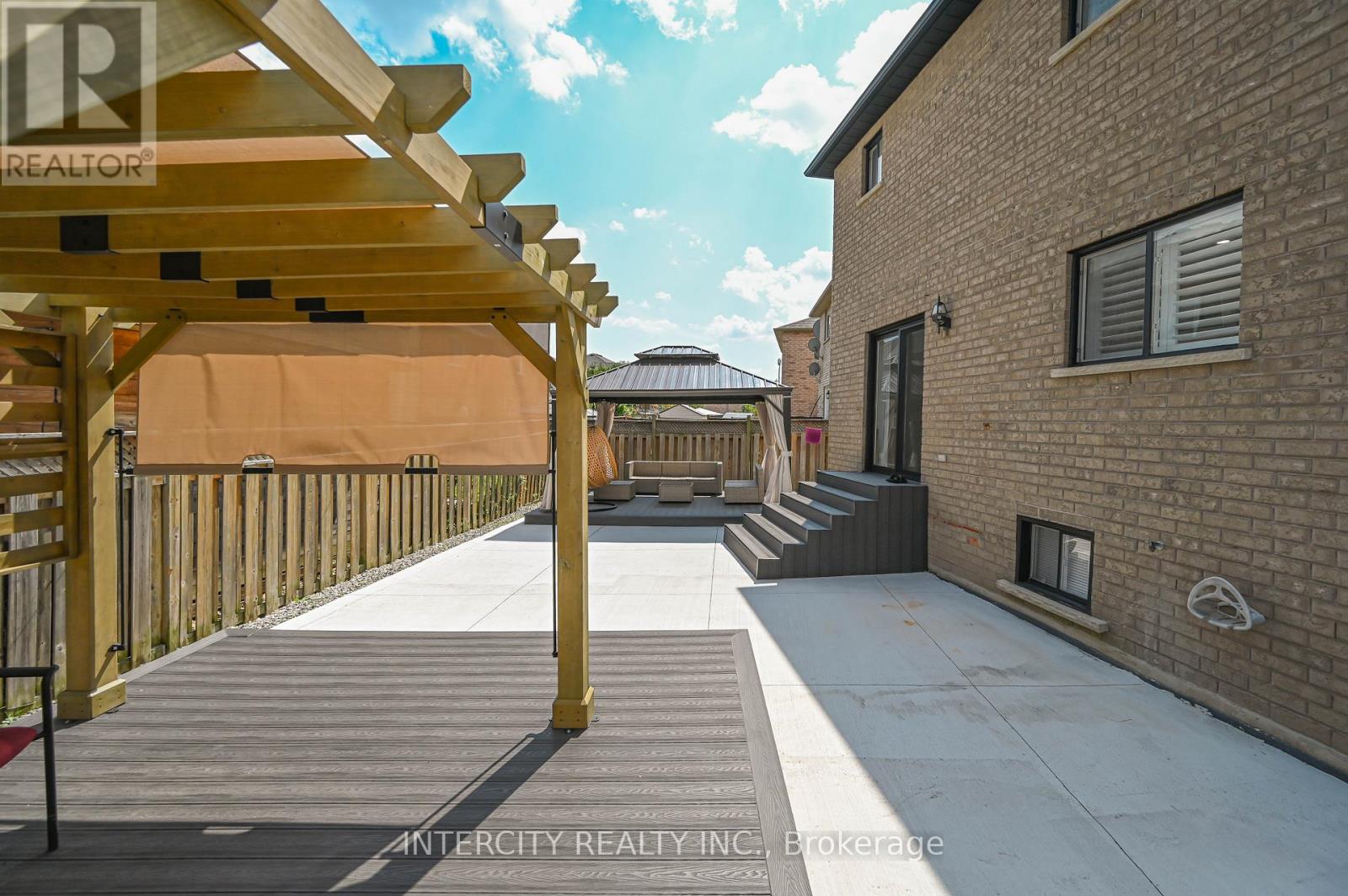 Photo 17 of 11 Allangrove Drive, Brampton ON