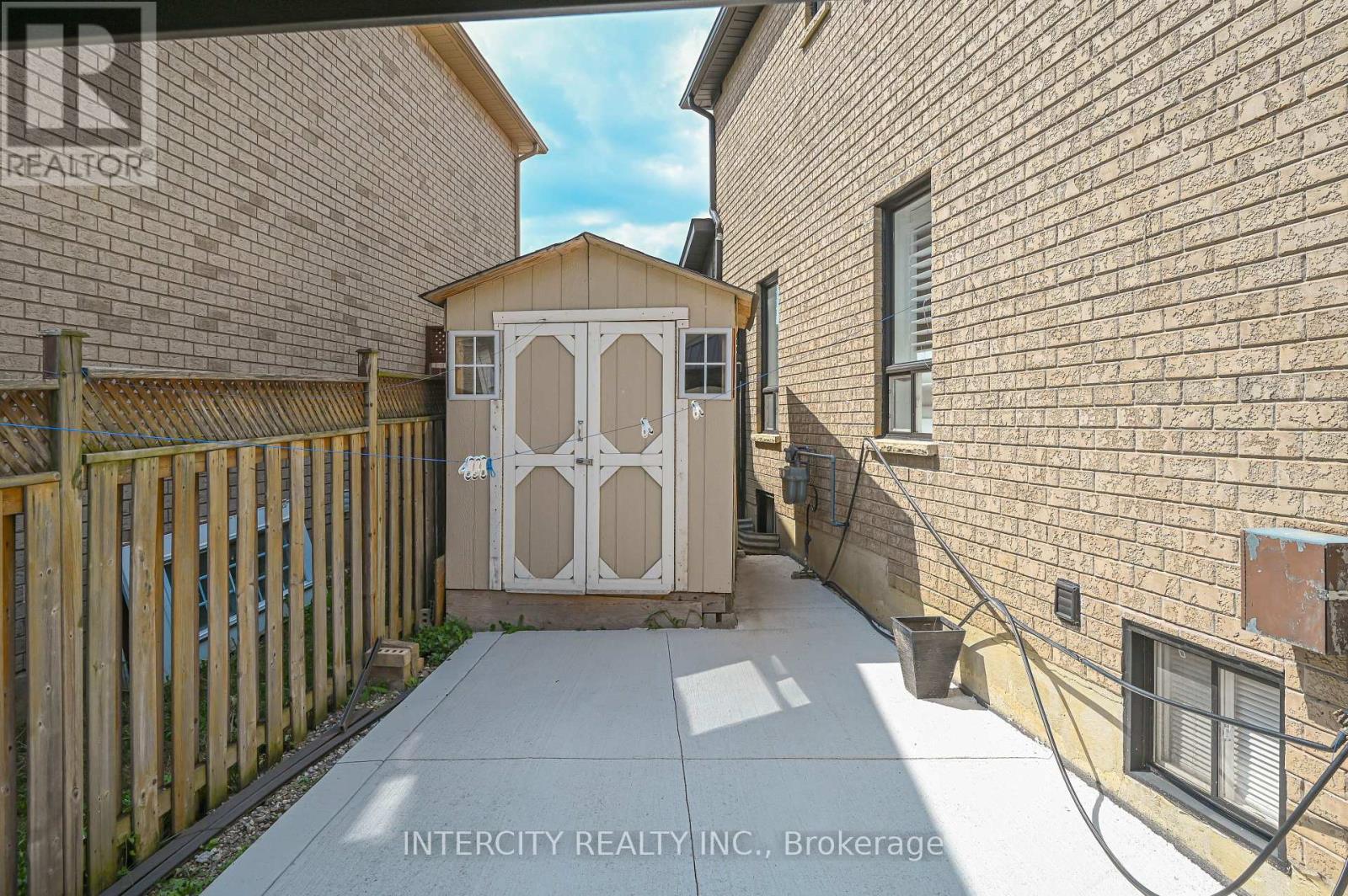 Photo 37 of 11 Allangrove Drive, Brampton ON