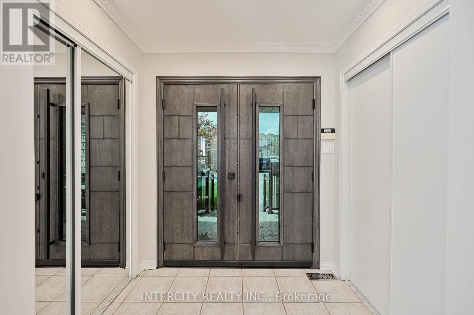 Photo 26 of 11 Allangrove Drive, Brampton ON