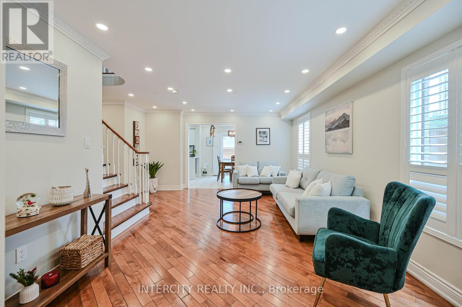 Photo 7 of 11 Allangrove Drive, Brampton ON