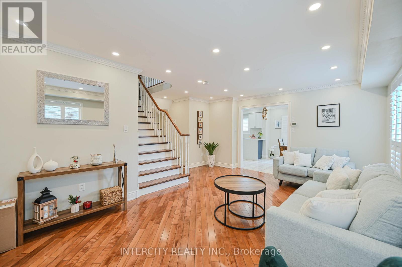 Photo 33 of 11 Allangrove Drive, Brampton ON