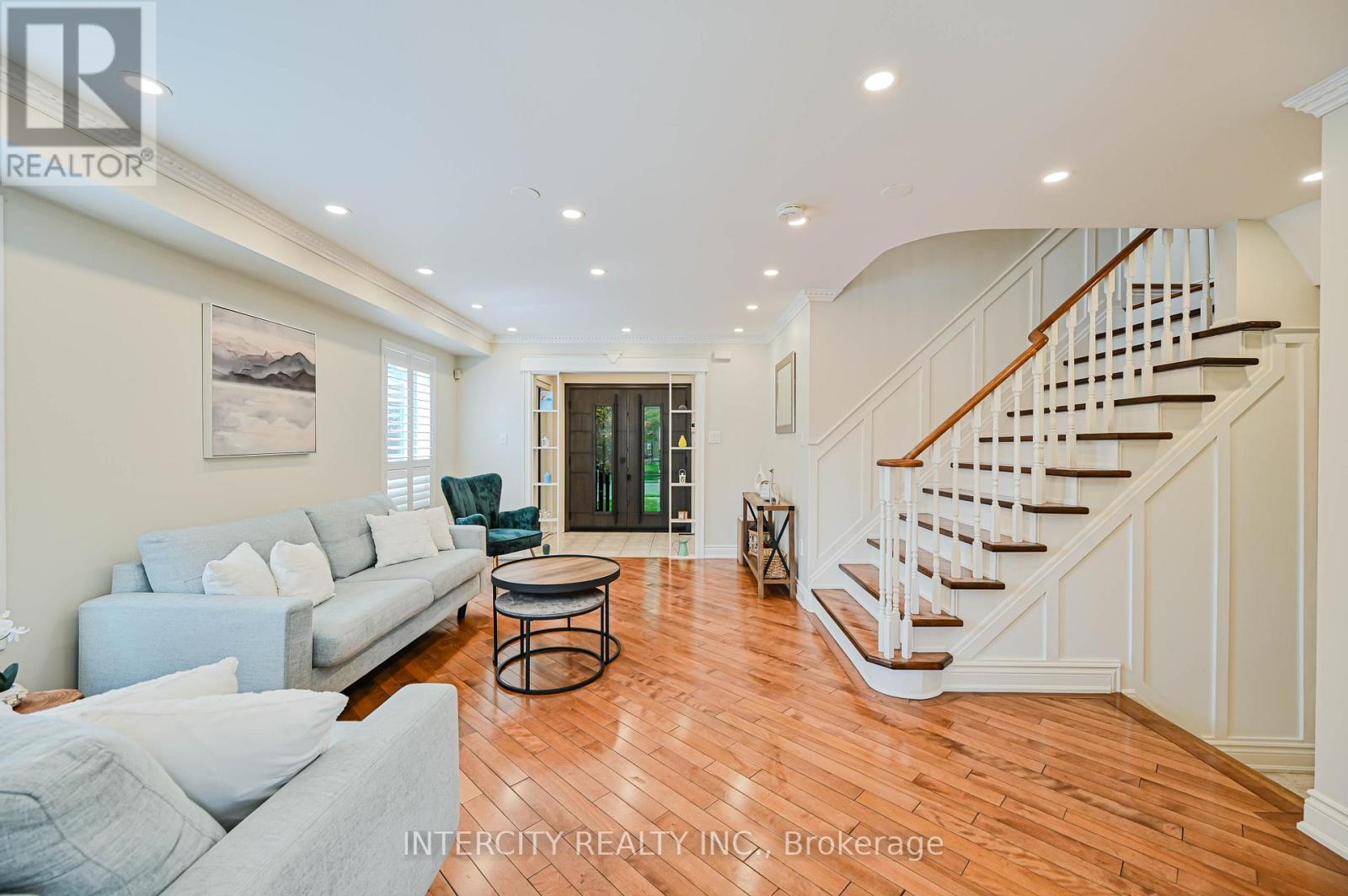 Photo 8 of 11 Allangrove Drive, Brampton ON