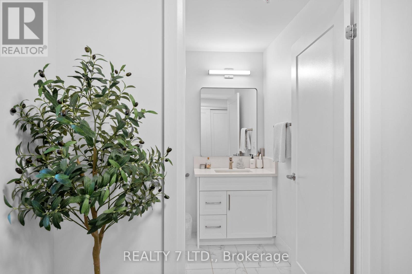 Photo 9 of 1701 500 Brock Avenue N, Burlington ON