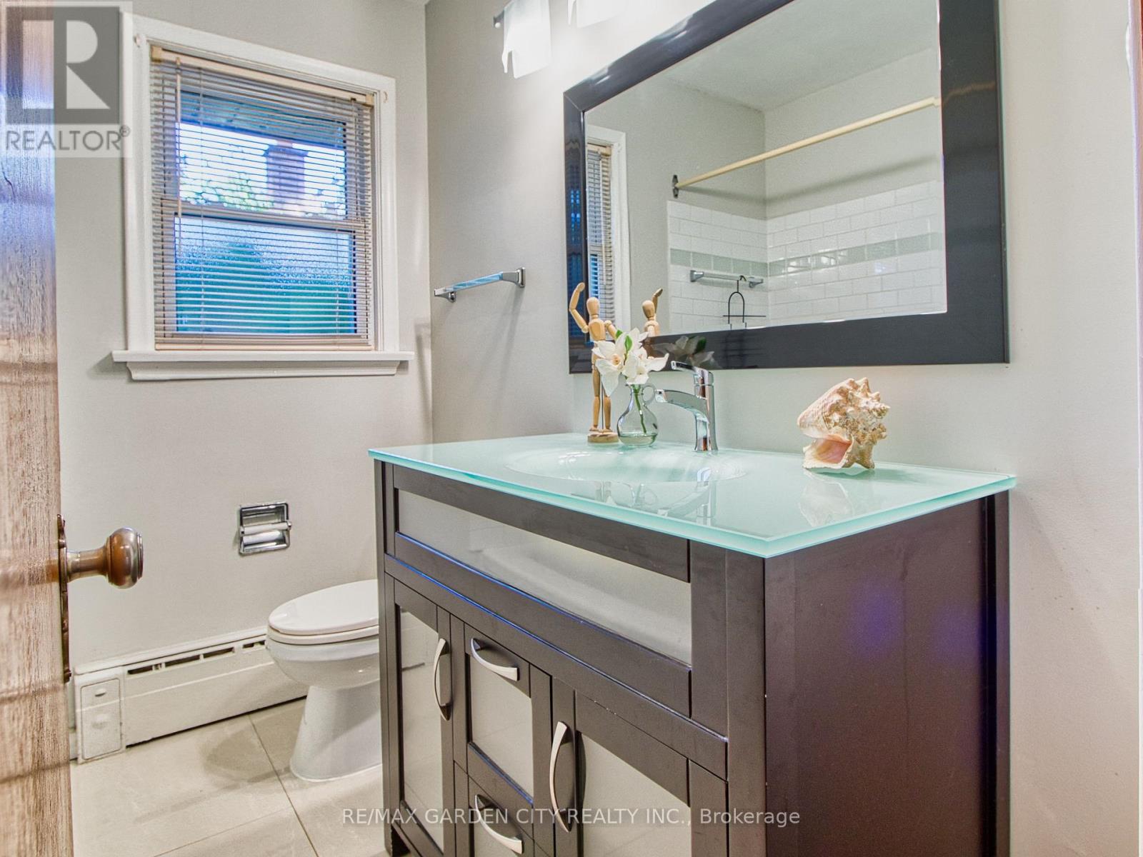 Photo 19 of 101 Masterson Drive, St Catharines ON