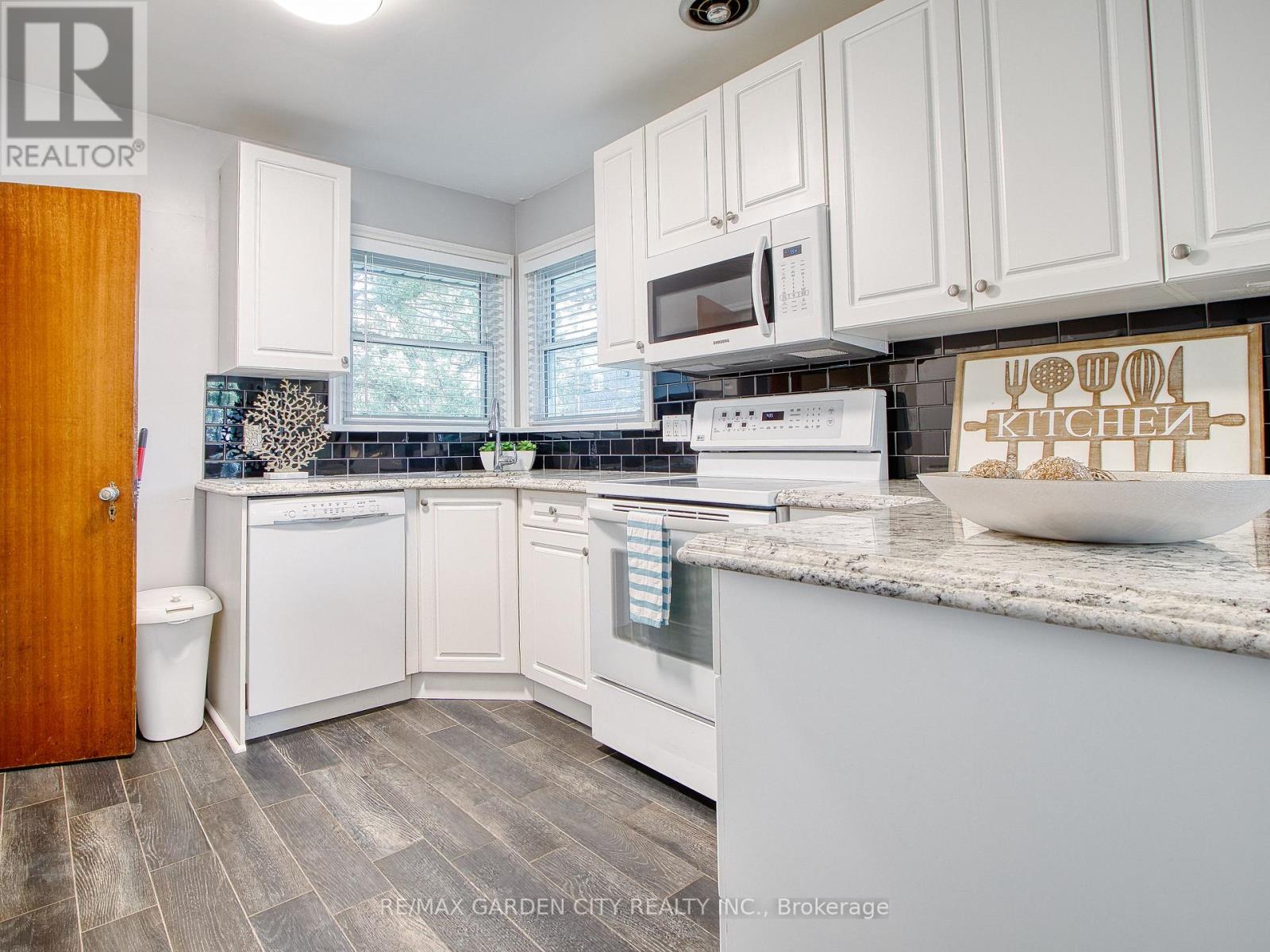 Photo 20 of 101 Masterson Drive, St Catharines ON