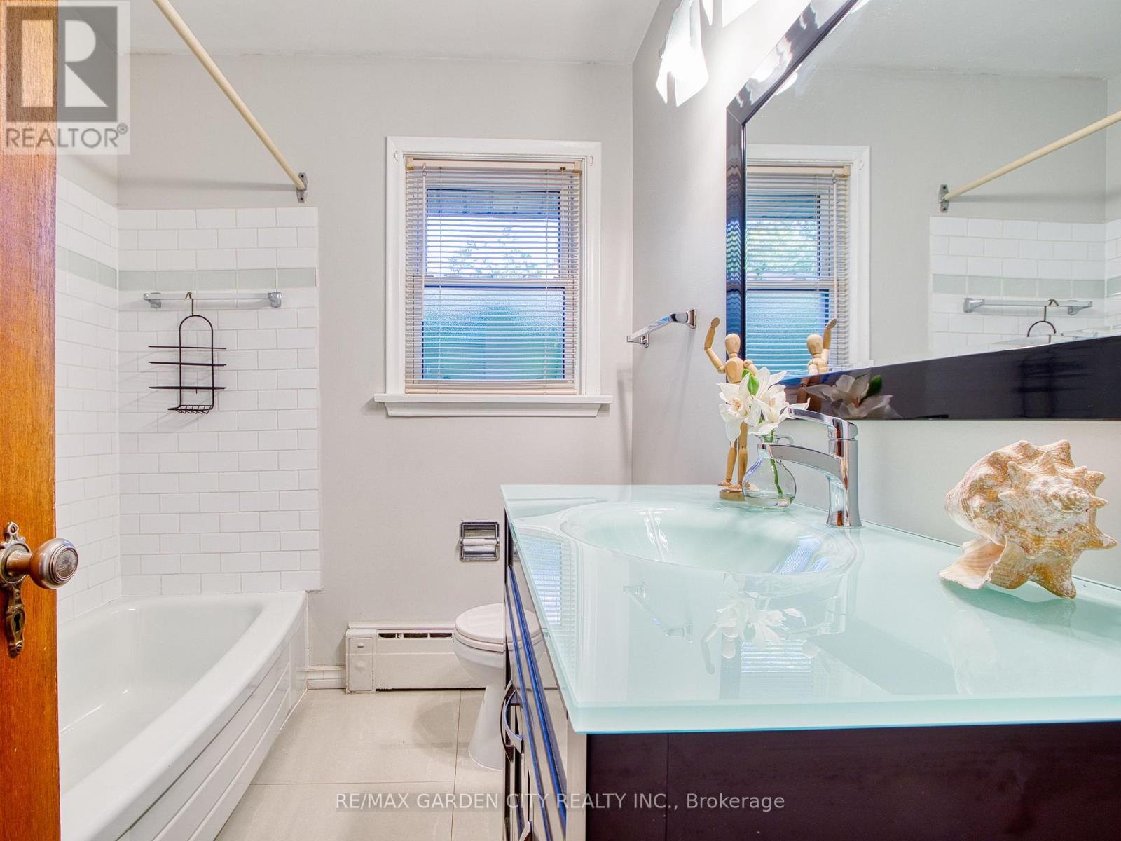 Photo 15 of 101 Masterson Drive, St Catharines ON