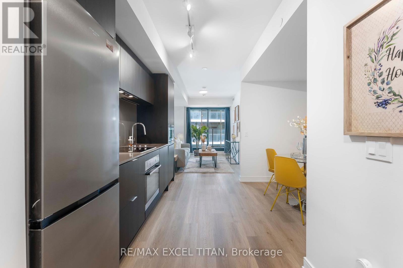 Photo 2 of 614 1 Jarvis Street, Hamilton ON