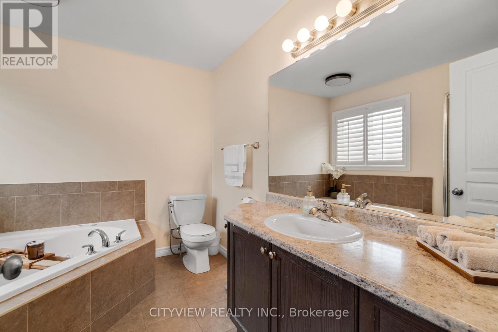 Photo 10 of 41 Bellagio Avenue, Hamilton ON