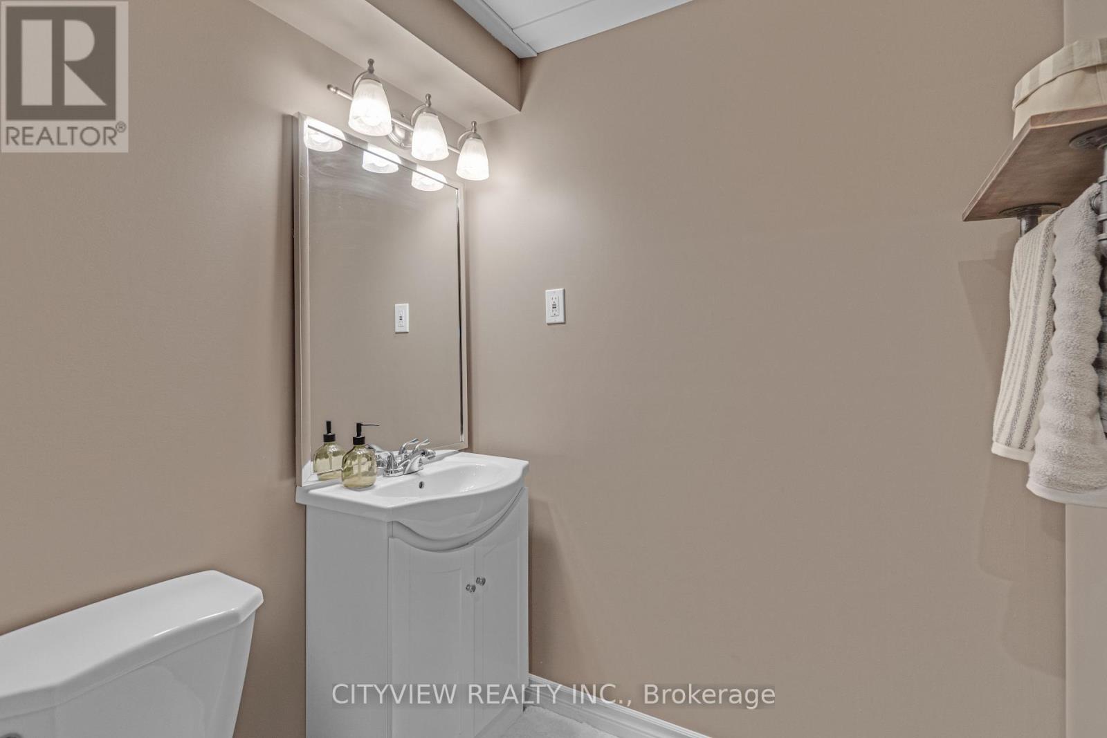 Photo 20 of 41 Bellagio Avenue, Hamilton ON
