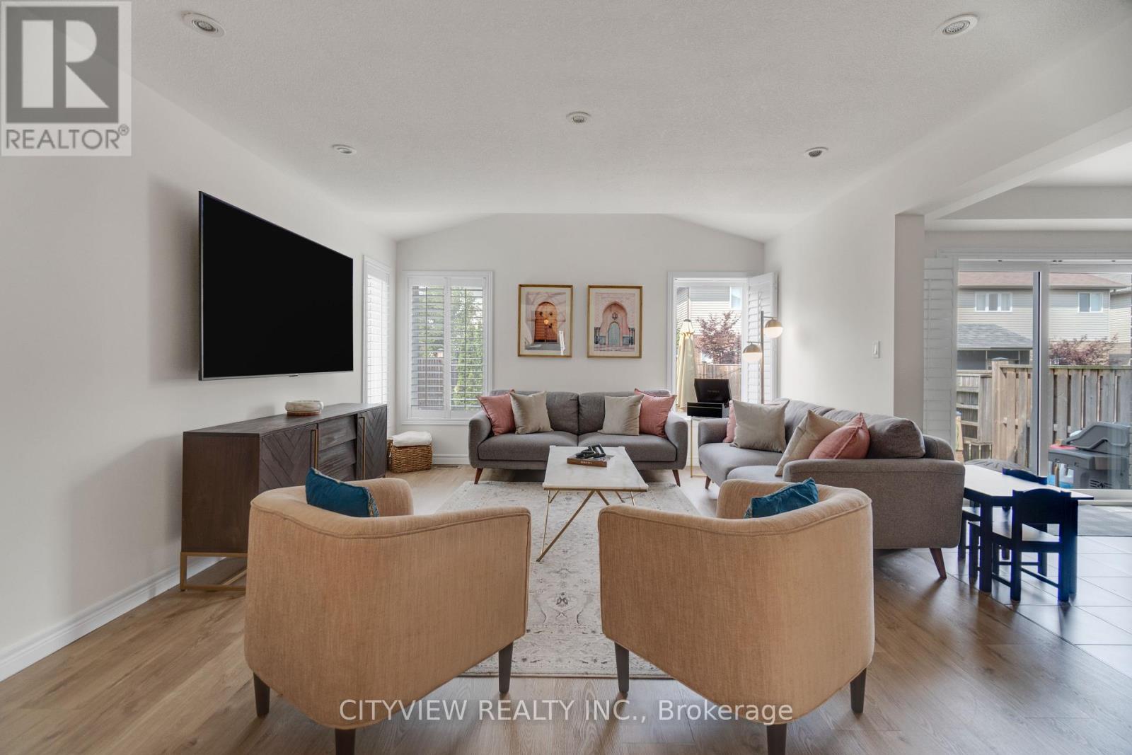 Photo 3 of 41 Bellagio Avenue, Hamilton ON