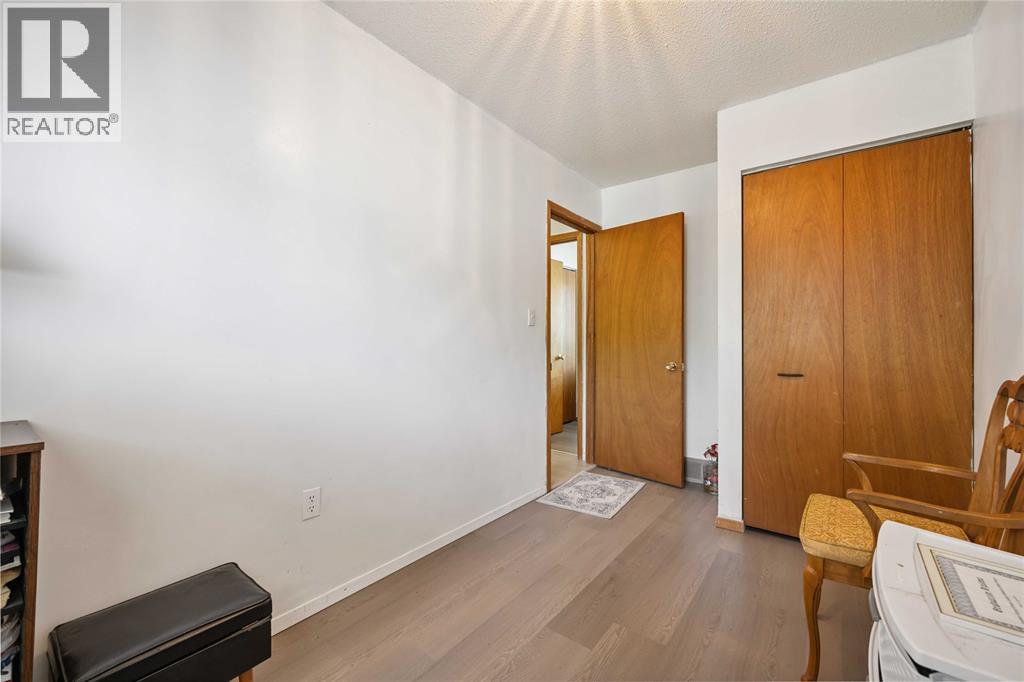 Photo 14 of 106 Hastings Crescent, Sarnia ON