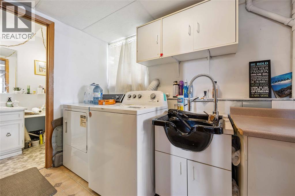 Photo 24 of 106 Hastings Crescent, Sarnia ON