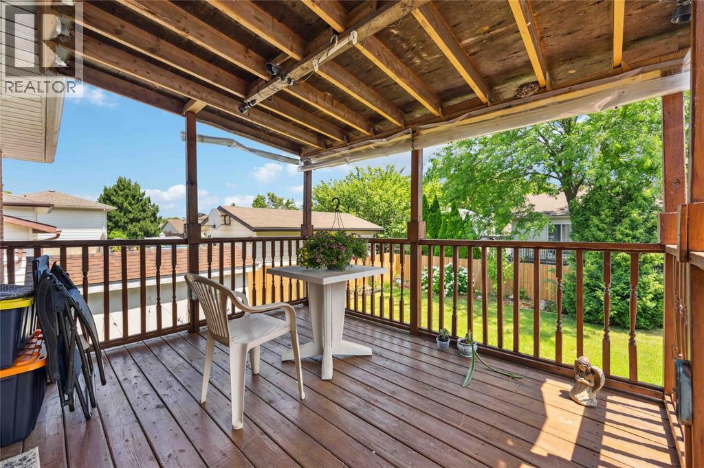 Photo 26 of 106 Hastings Crescent, Sarnia ON