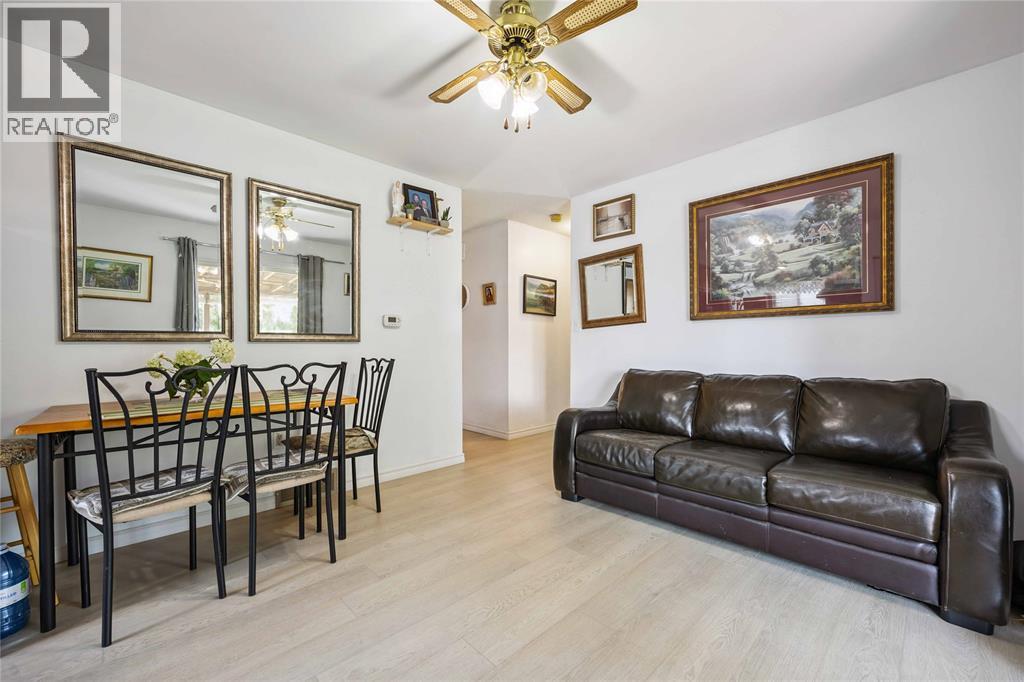 Photo 8 of 106 Hastings Crescent, Sarnia ON