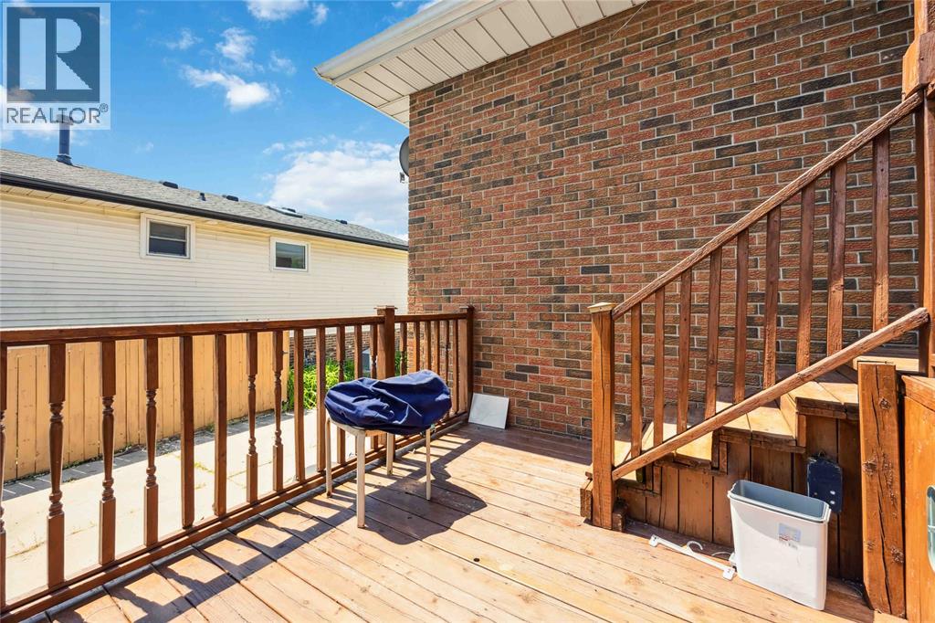 Photo 27 of 106 Hastings Crescent, Sarnia ON