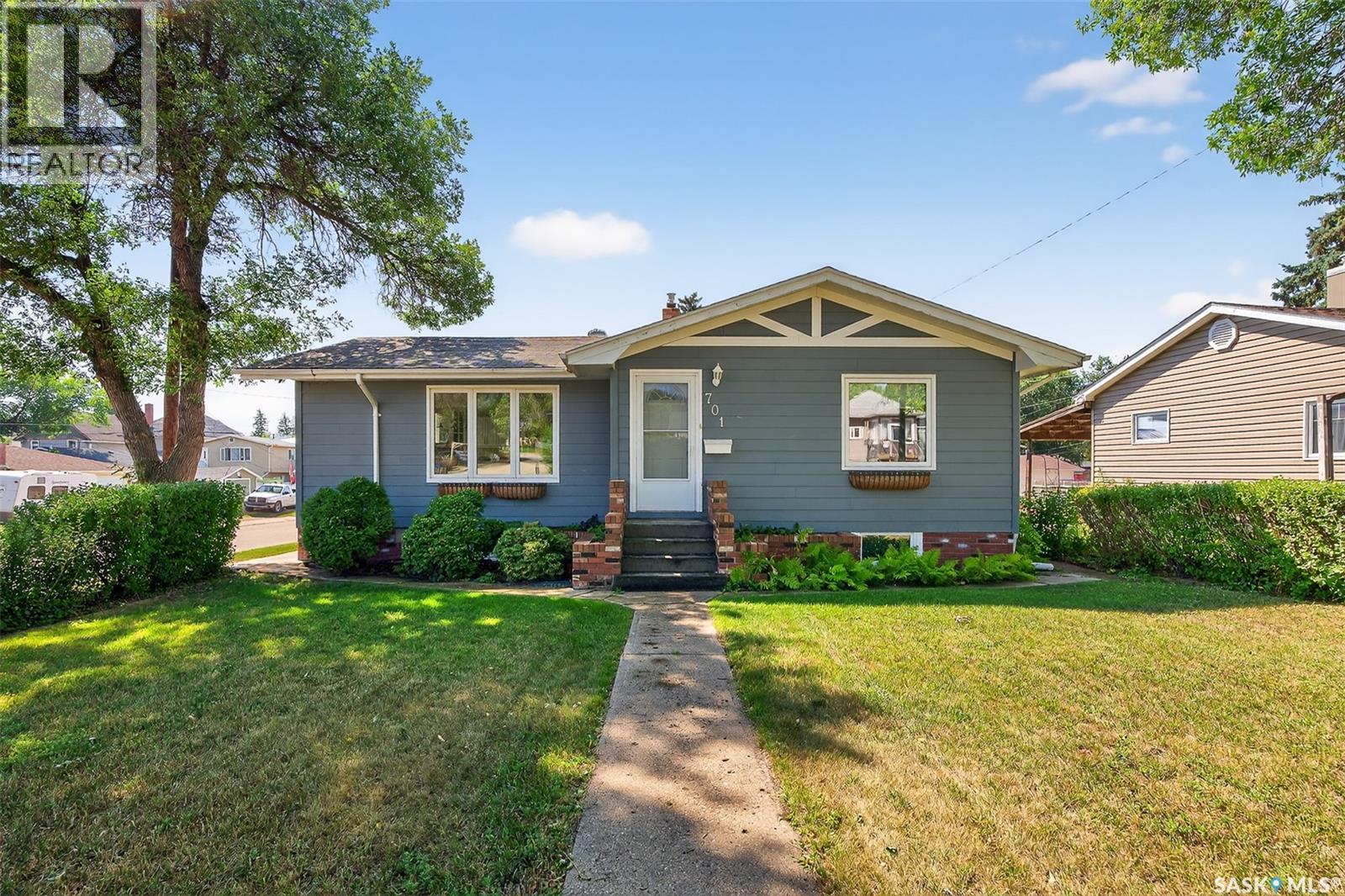 Photo 26 of 701 Hochelaga Street W, Moose Jaw SK