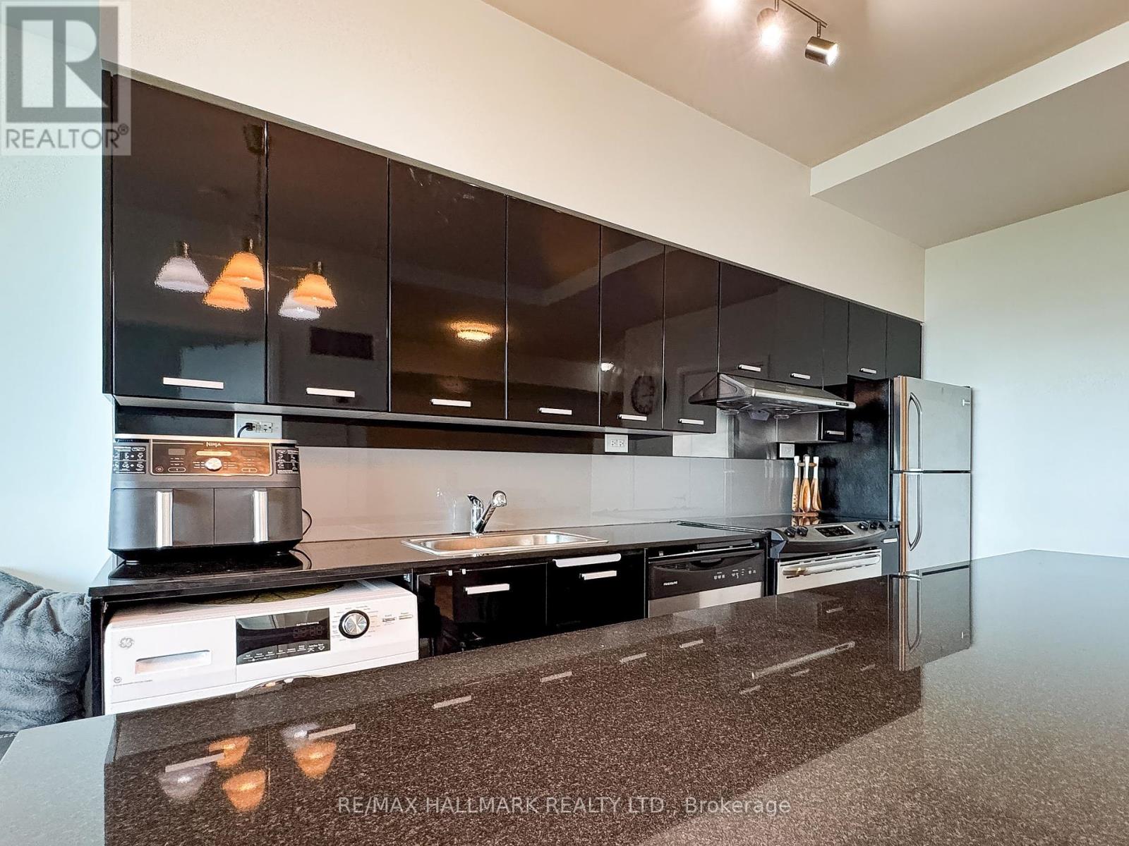 Photo 10 of Ph 06 15 Singer Court, Toronto ON