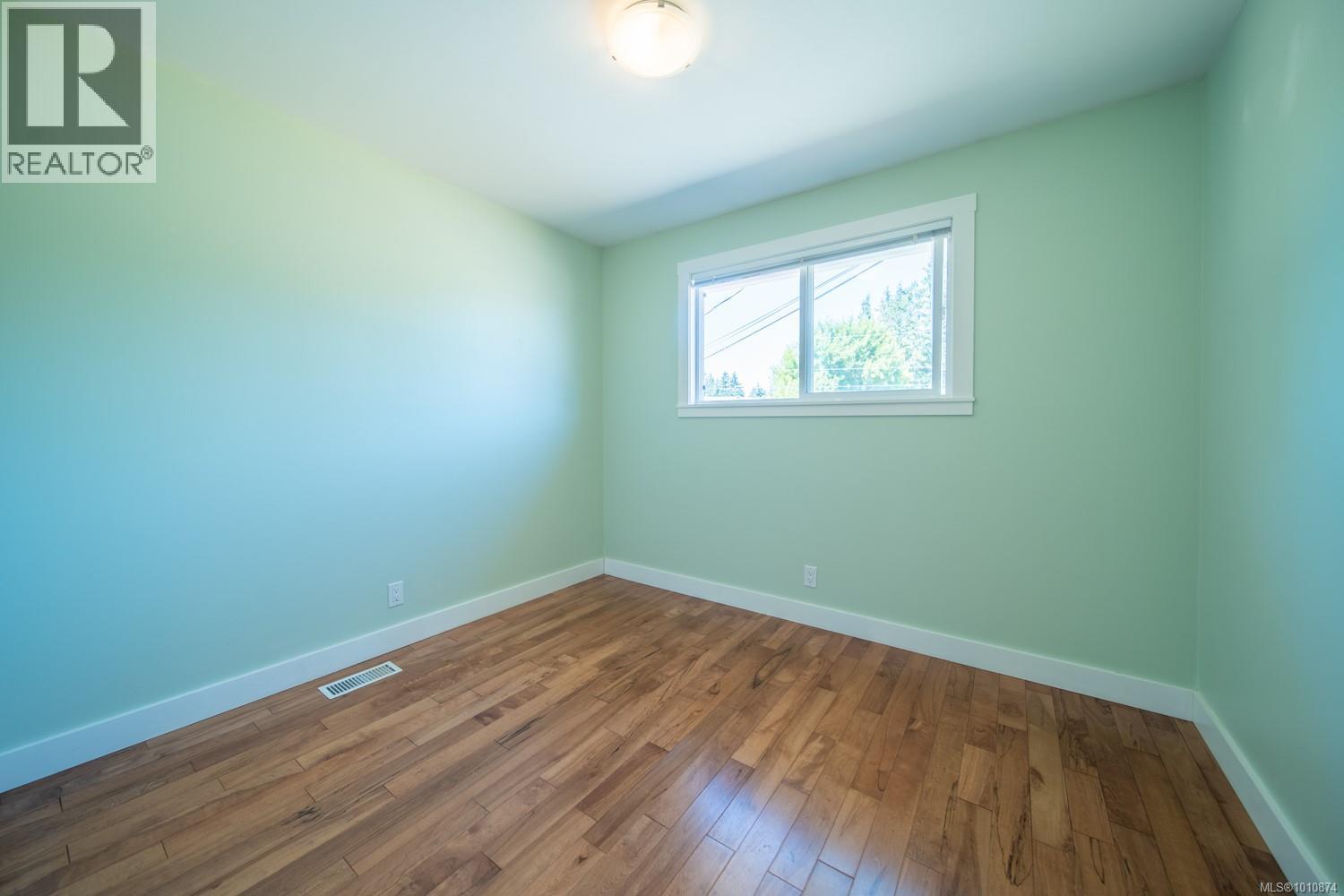 Photo 5 of 2591 Rosstown Rd, Nanaimo BC