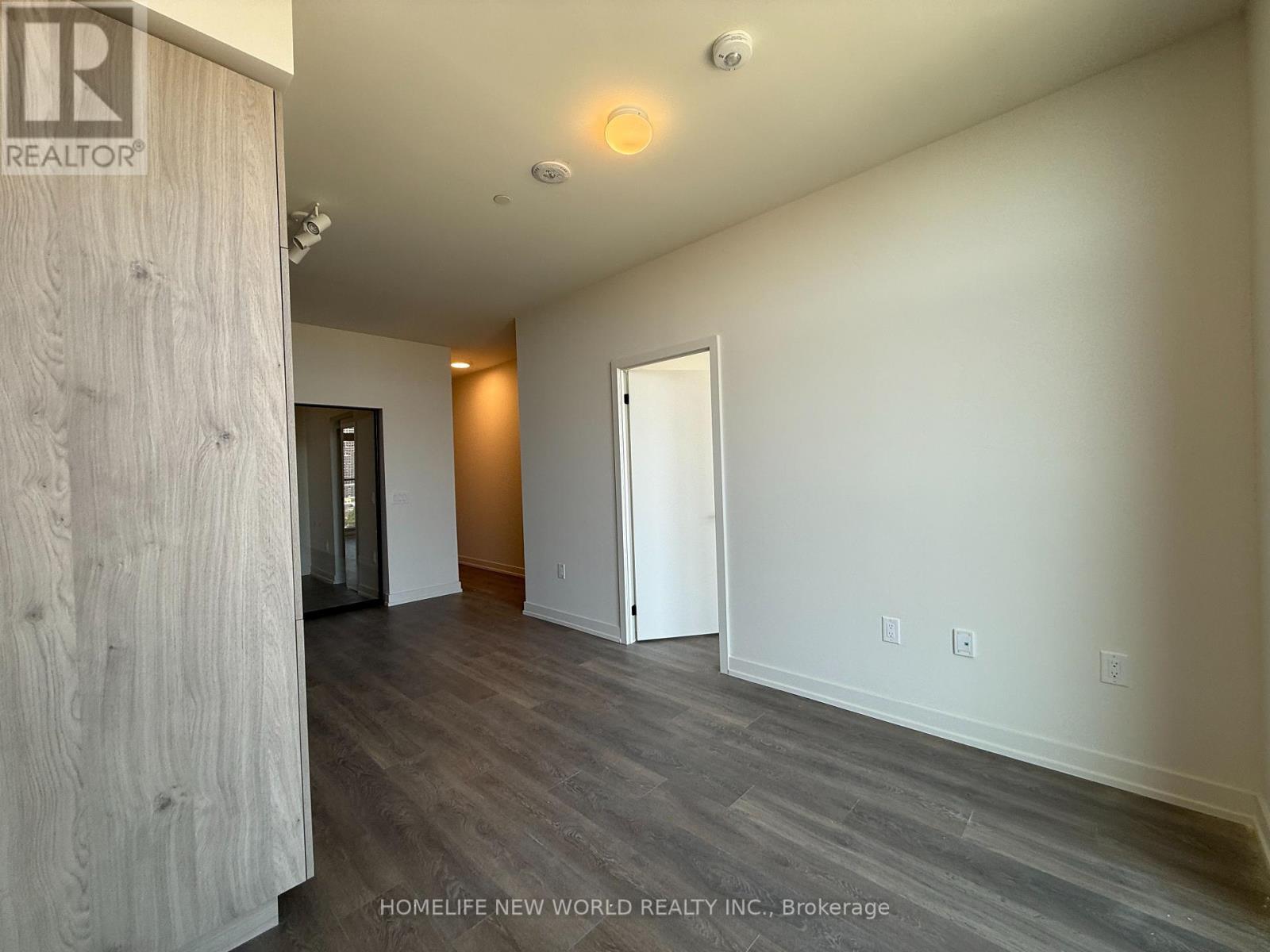 Photo 3 of 1521 181 Sterling Road, Toronto ON