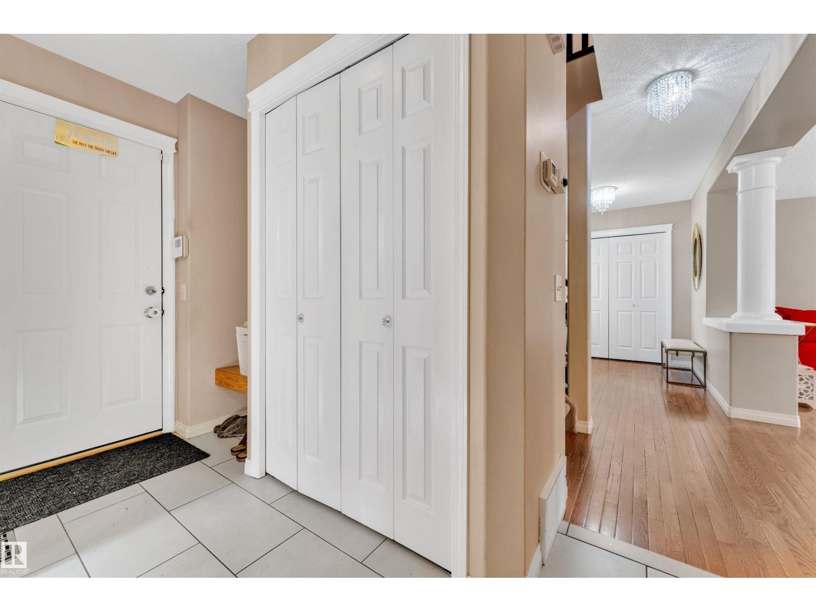 Photo 12 of 16347 87 St Nw, Edmonton AB