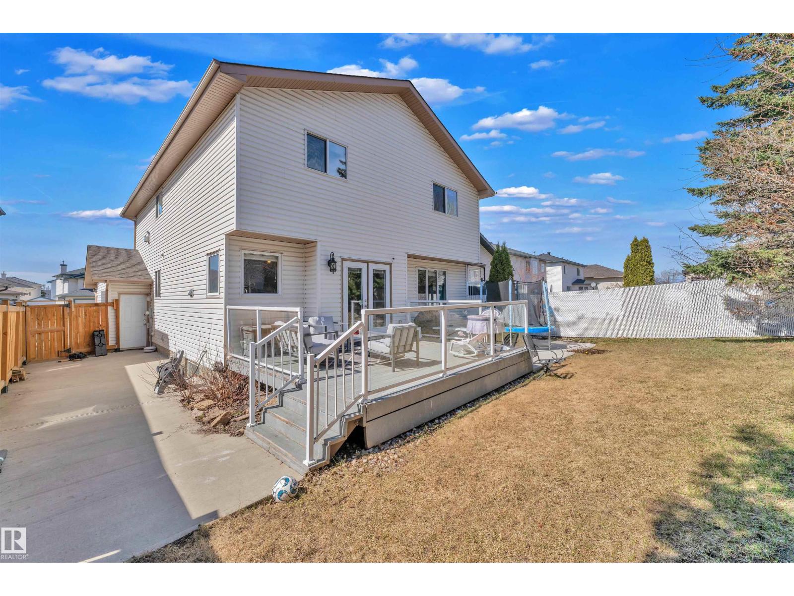 Photo 11 of 16347 87 St Nw, Edmonton AB
