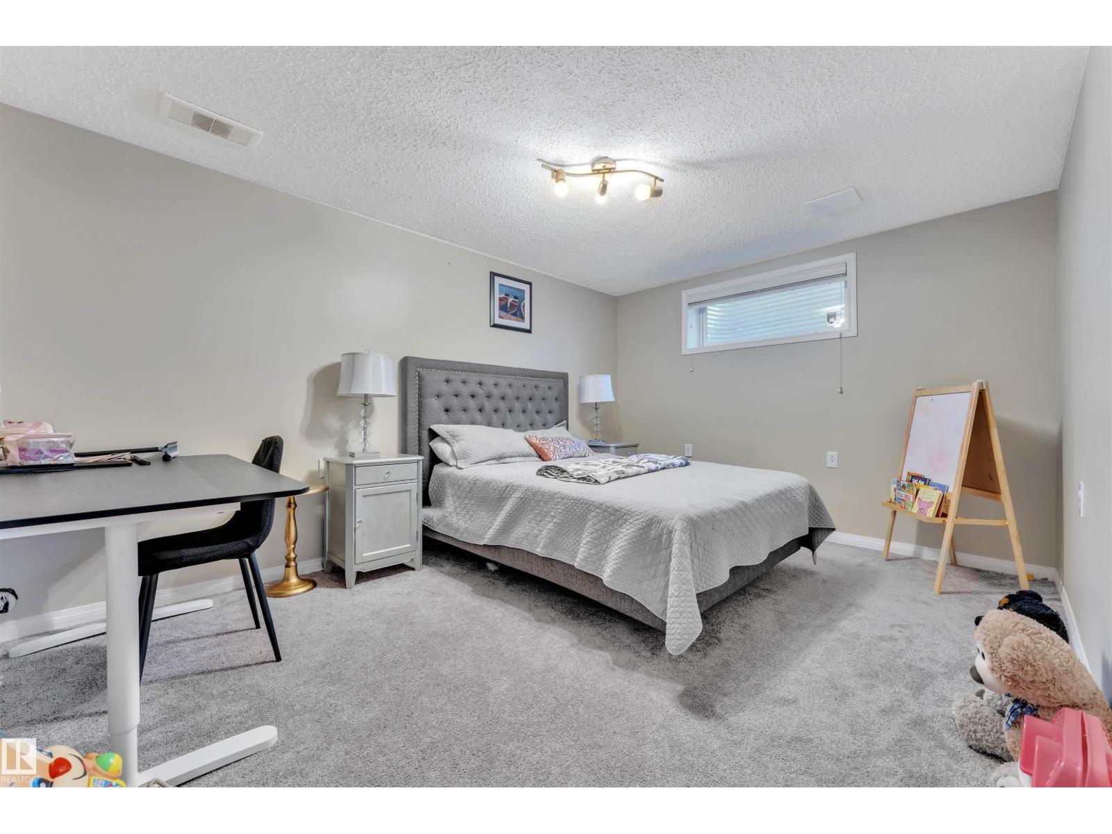 Photo 10 of 16347 87 St Nw, Edmonton AB