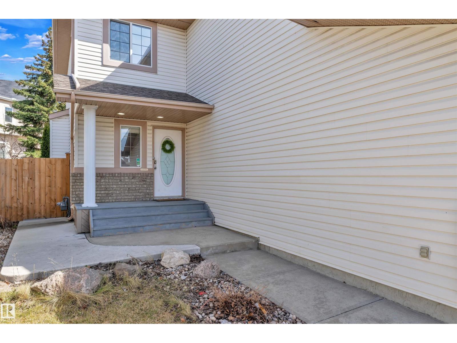 Photo 17 of 16347 87 St Nw, Edmonton AB